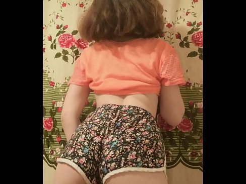 ❤️ מותק צעיר סקסי פושט את המכנסיים הקצרים במצלמה ❤️❌ פורנו fb ב-iw.pornobot.ru ❤